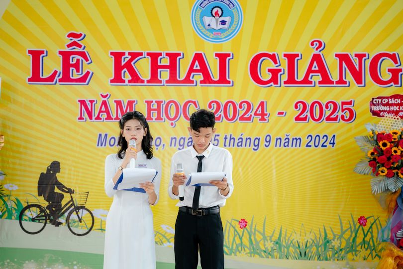 Hoạt động ngoài trời của các em Khối 5